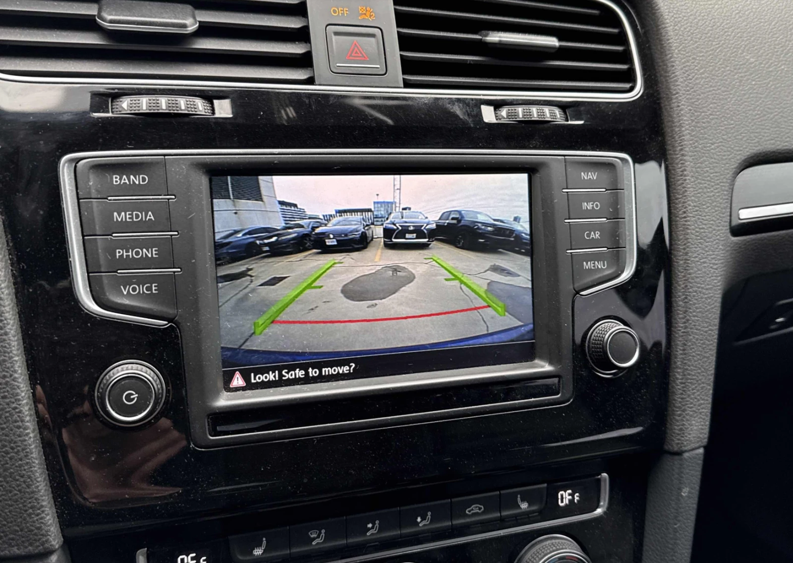 VW Golf R* AWD* 2.0T* Keyless* NAVI* Кожа* Подгрев* Premiu, снимка 9 - Автомобили и джипове - 53991179