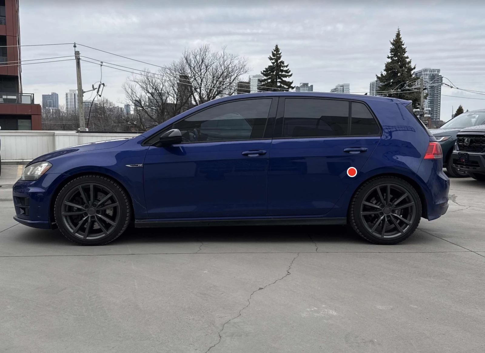VW Golf R* AWD* 2.0T* Keyless* NAVI* Кожа* Подгрев* Premiu, снимка 2 - Автомобили и джипове - 53991179