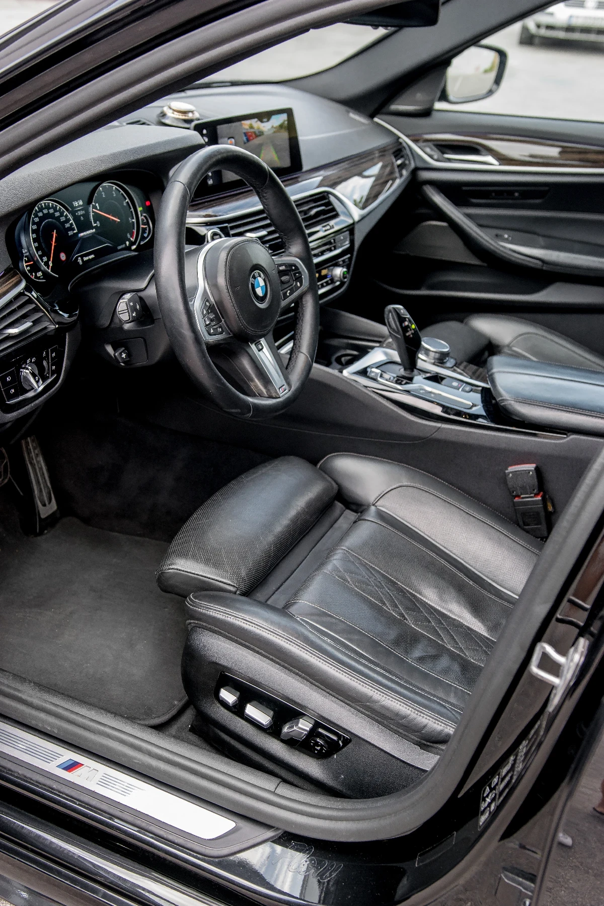 BMW 530 xDrive 265к.с M-Pack, снимка 17 - Автомобили и джипове - 54006940