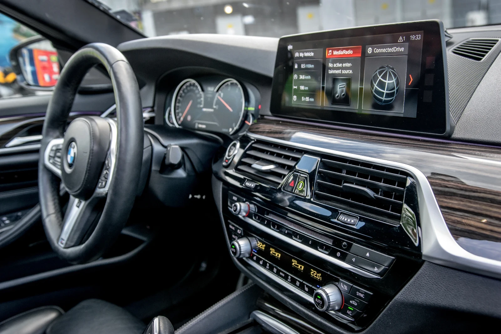 BMW 530 xDrive 265к.с M-Pack, снимка 15 - Автомобили и джипове - 54006940