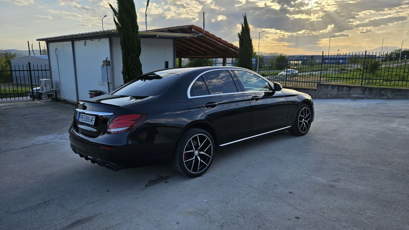 Mercedes-Benz E 220 Бартер, снимка 4 - Автомобили и джипове - 54348261