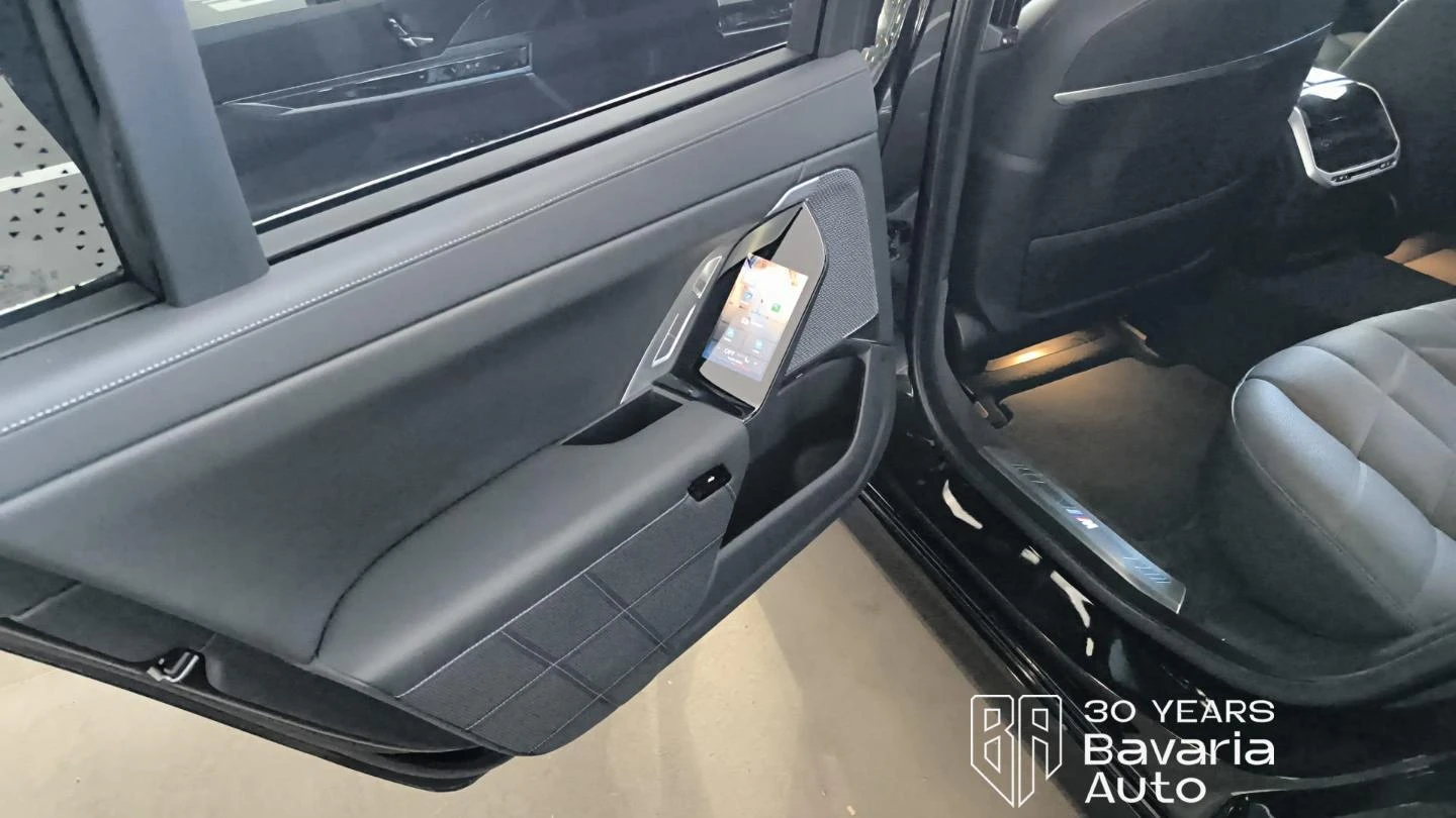 BMW 740 d xDrive M Sport Pro Individual Panorama Sky, снимка 12 - Автомобили и джипове - 54378484