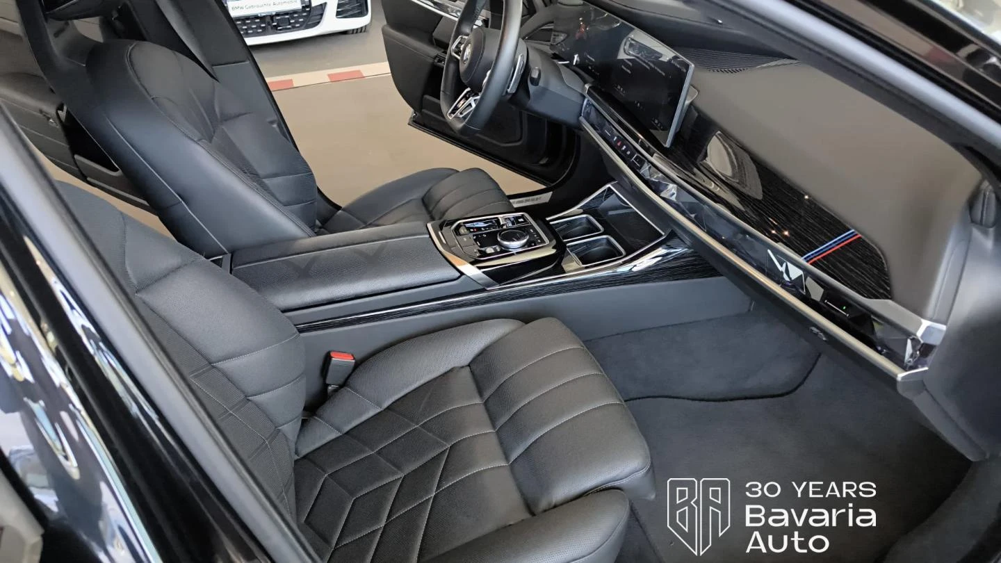 BMW 740 d xDrive M Sport Pro Individual Panorama Sky, снимка 10 - Автомобили и джипове - 54378484