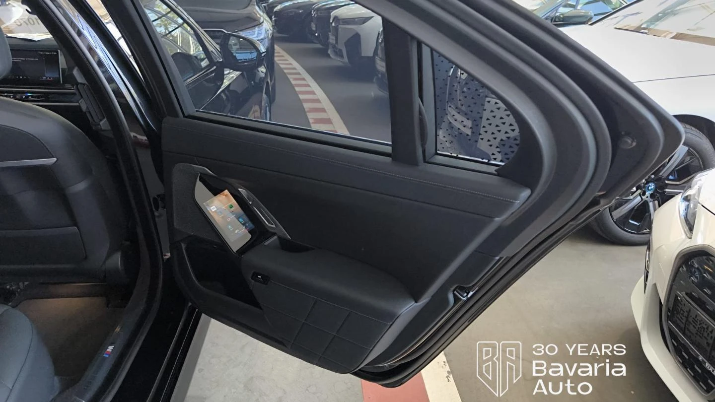 BMW 740 d xDrive M Sport Pro Individual Panorama Sky, снимка 15 - Автомобили и джипове - 54378484