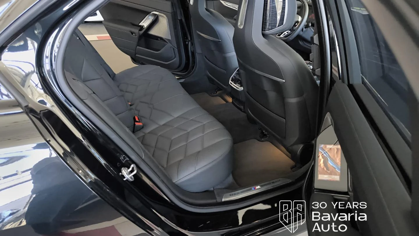 BMW 740 d xDrive M Sport Pro Individual Panorama Sky, снимка 14 - Автомобили и джипове - 54378484