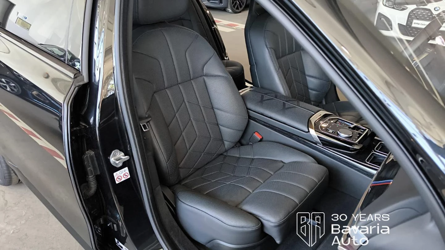 BMW 740 d xDrive M Sport Pro Individual Panorama Sky, снимка 11 - Автомобили и джипове - 54378484