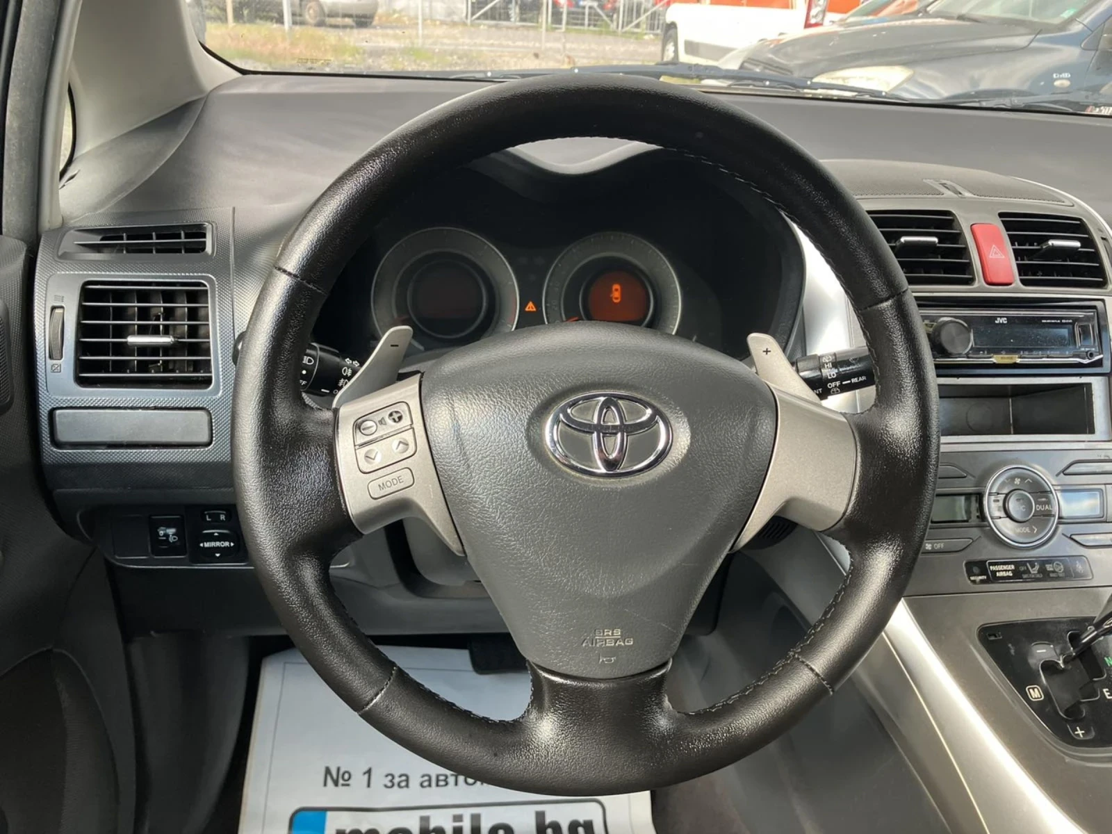 Toyota Auris, снимка 16 - Автомобили и джипове - 54621354