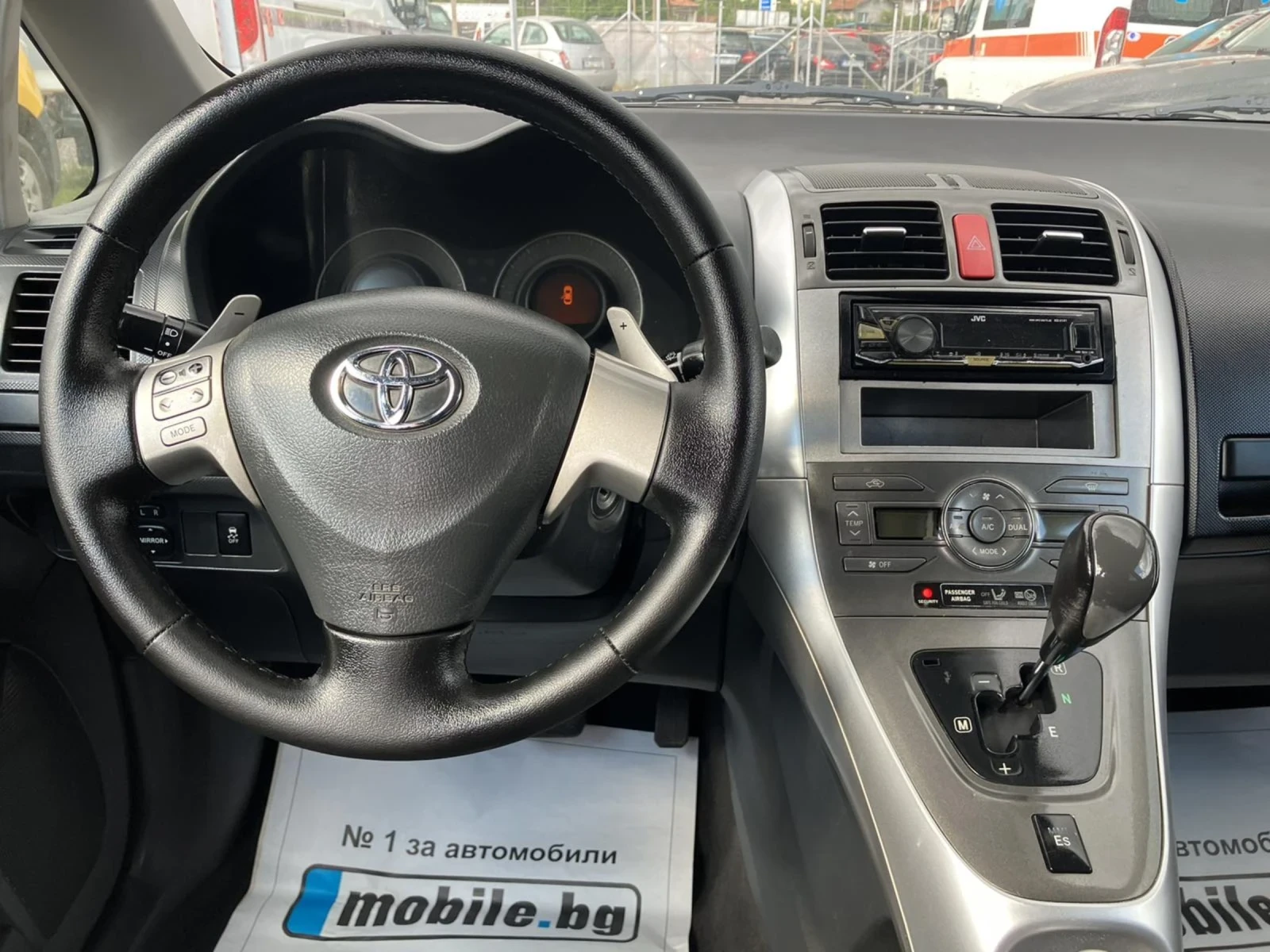 Toyota Auris, снимка 13 - Автомобили и джипове - 54621354