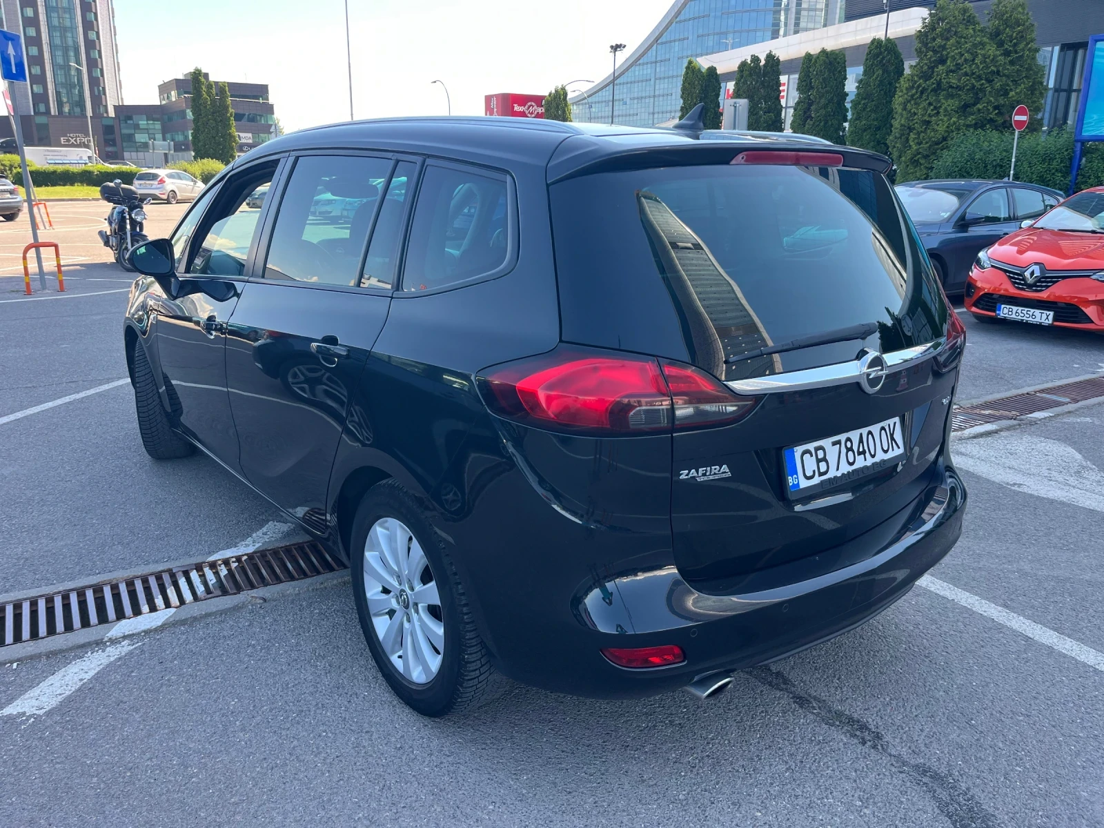 Opel Zafira 2.0 Дизел Автомат, снимка 4 - Автомобили и джипове - 54855206