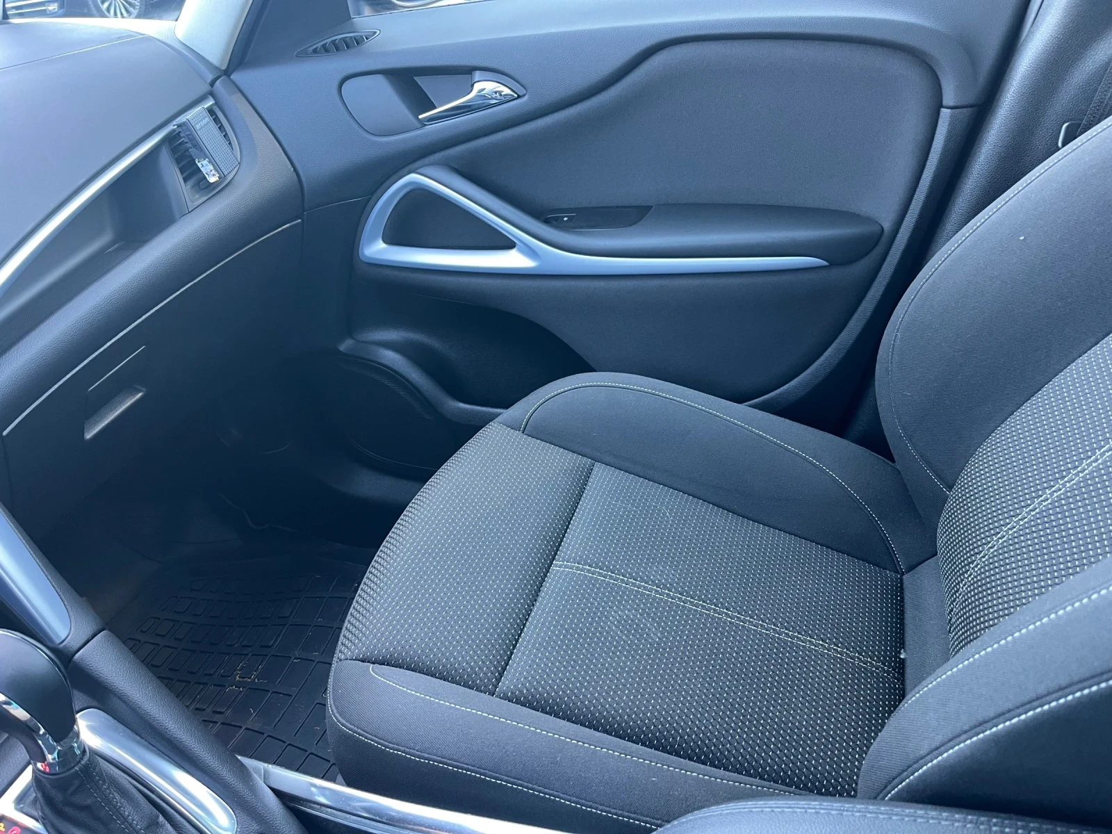 Opel Zafira 2.0 Дизел Автомат, снимка 10 - Автомобили и джипове - 54855206