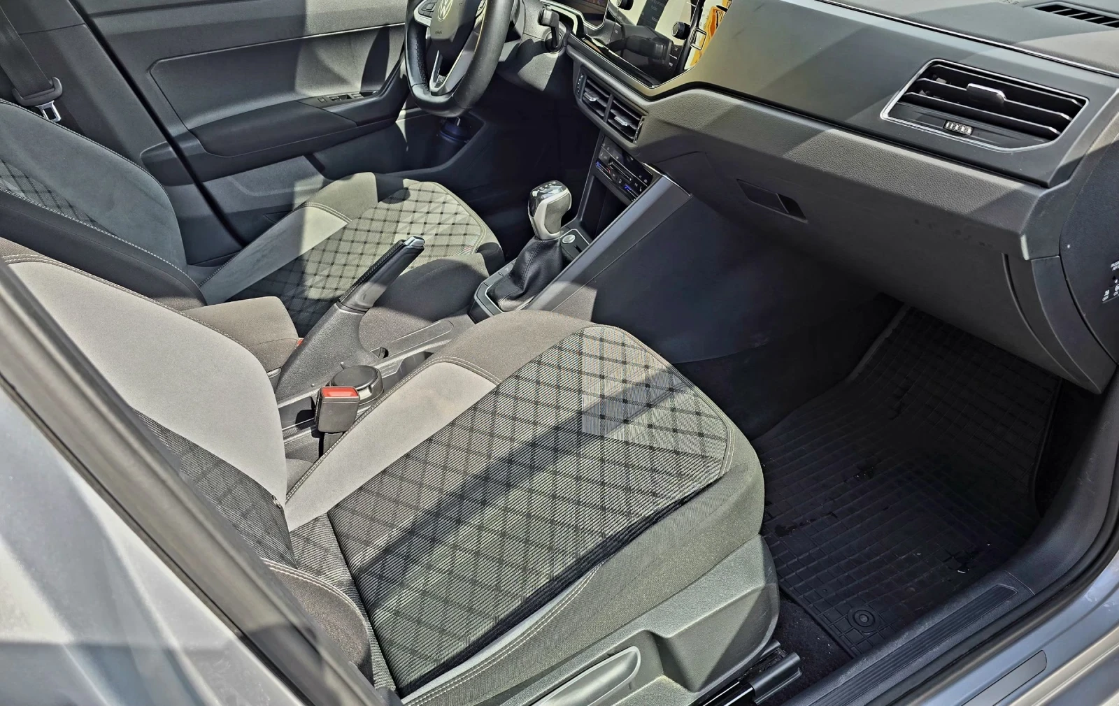 VW Taigo R-line 1.5 TSI ГАРАНЦИЯ, снимка 7 - Автомобили и джипове - 55252653