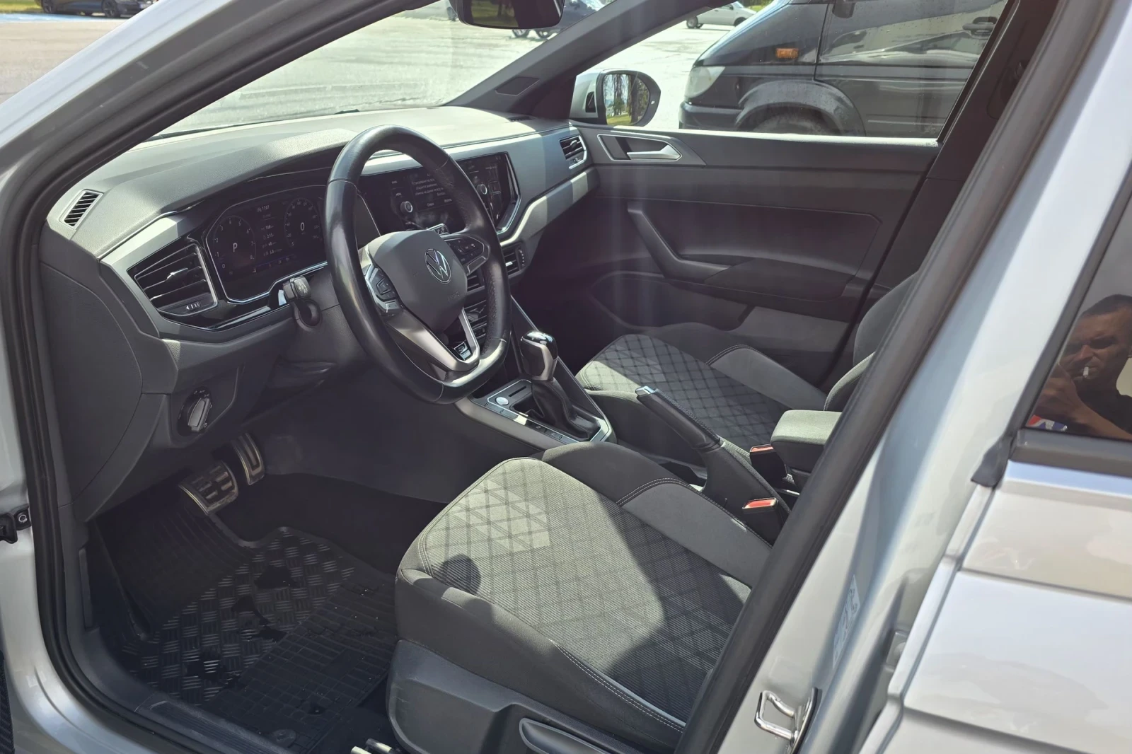 VW Taigo R-line 1.5 TSI ГАРАНЦИЯ, снимка 8 - Автомобили и джипове - 55252653