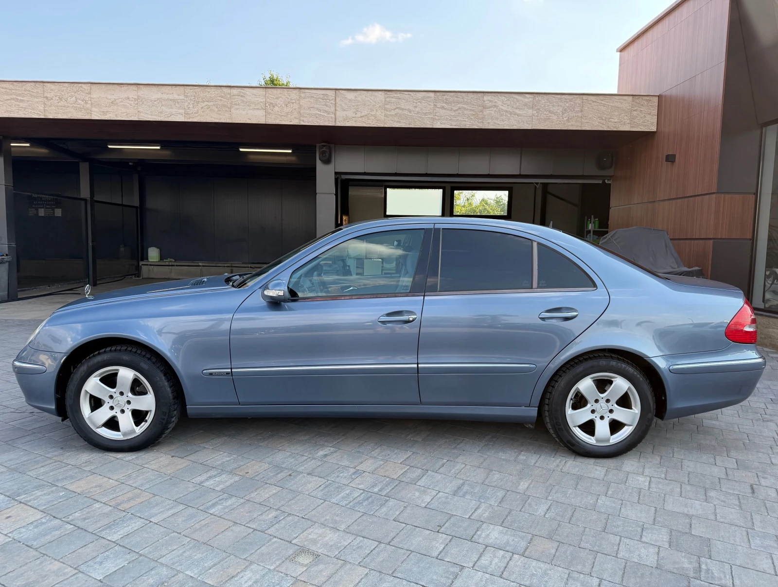 Mercedes-Benz E 240 Elegance * NAVI* Xenon* , снимка 7 - Автомобили и джипове - 55578856