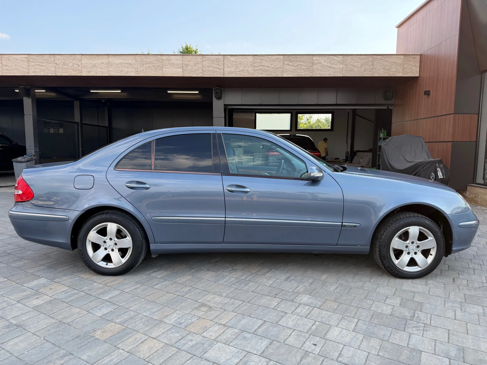 Mercedes-Benz E 240 Elegance * NAVI* Xenon* , снимка 6 - Автомобили и джипове - 55578856