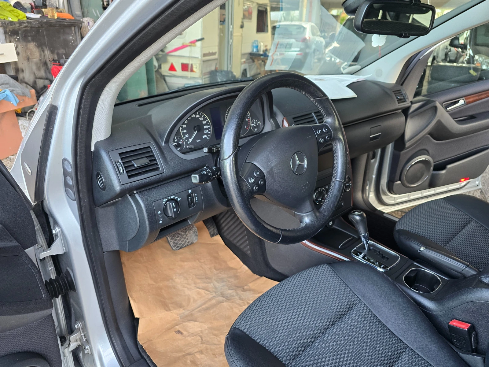 Mercedes-Benz A 170 1.7 автоматик перфектна, снимка 13 - Автомобили и джипове - 55592125