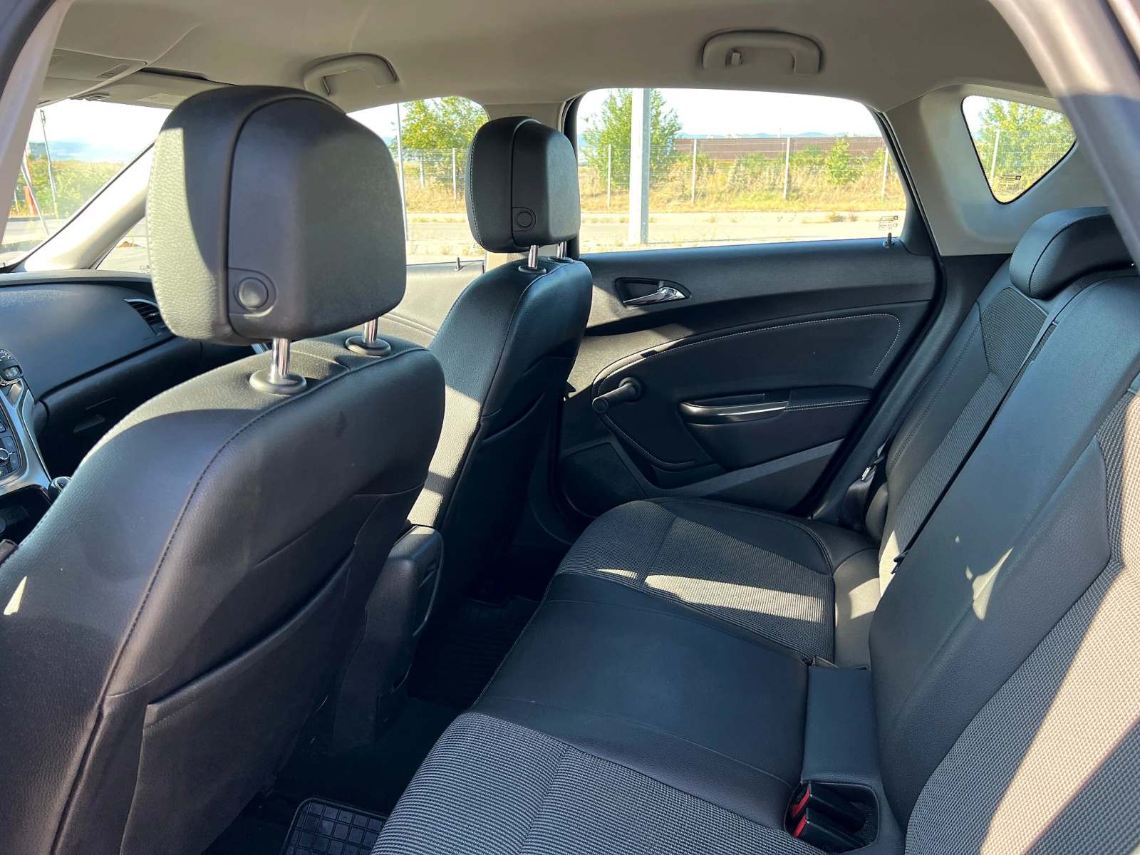 Opel Astra j, снимка 13 - Автомобили и джипове - 55682904