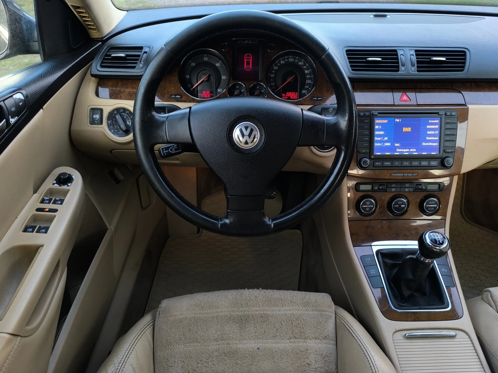 VW Passat -1.9TDI-105кс-HIGHLINE-КОЖА-КЛИМАТРОНИК-НАВИГАЦИЯ-, снимка 11 - Автомобили и джипове - 55902633