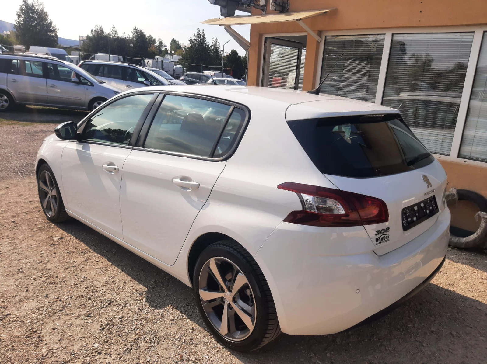 Peugeot 308 * * 1.6BlueHDI* * АВТОМАТИК* * EURO-6B* НАВИГАЦИЯ , снимка 3 - Автомобили и джипове - 55970510