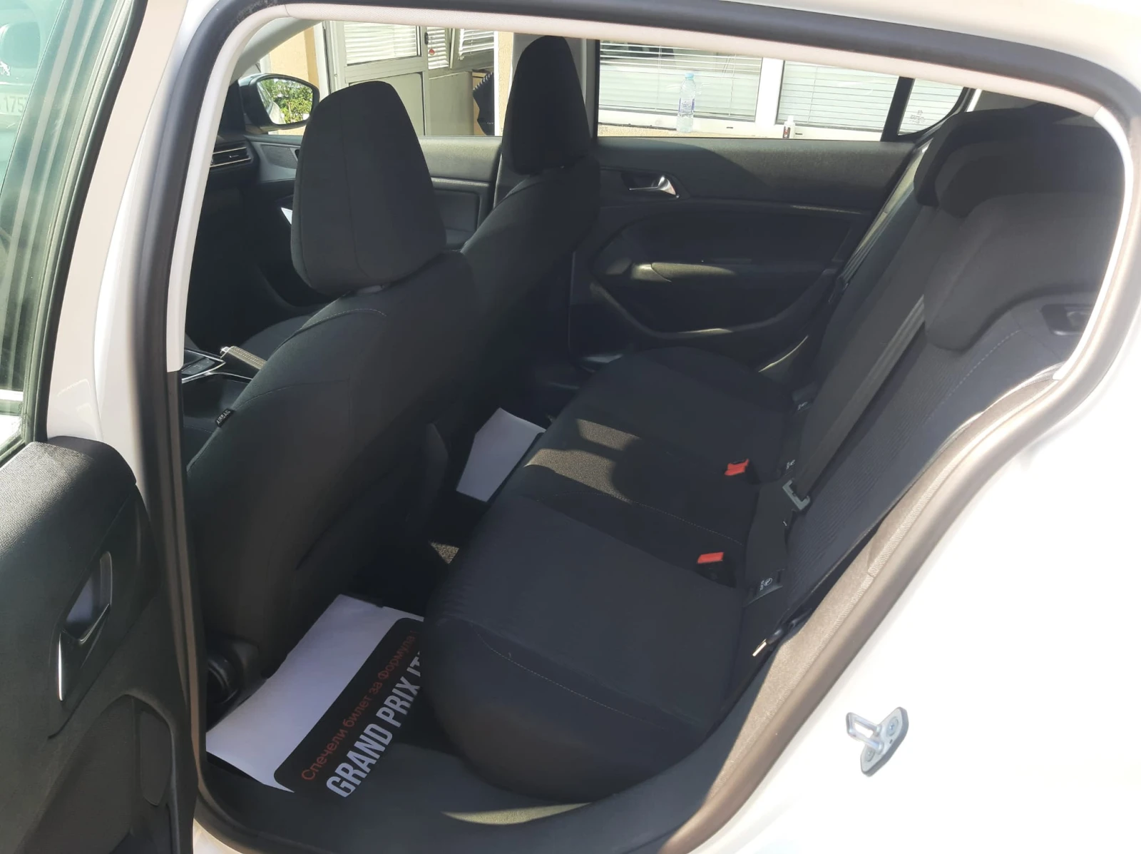 Peugeot 308 * * 1.6BlueHDI* * АВТОМАТИК* * EURO-6B* НАВИГАЦИЯ , снимка 9 - Автомобили и джипове - 55970510