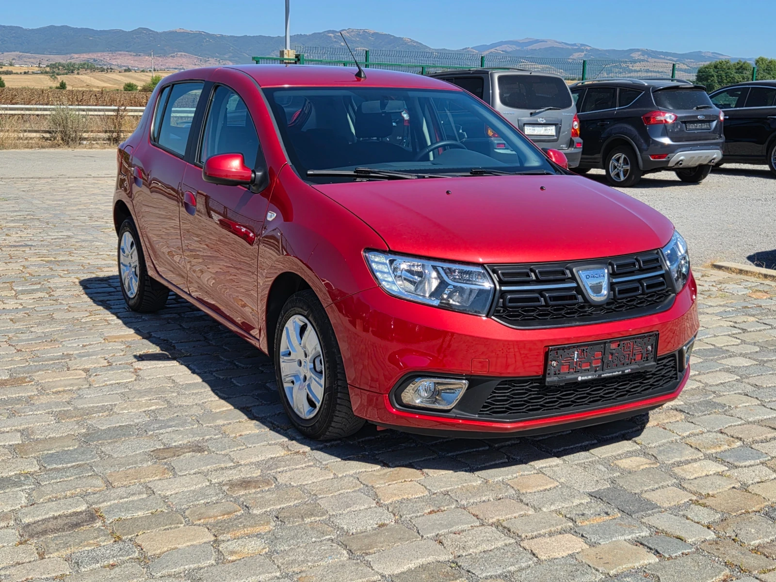 Dacia Sandero 1.0i 73кс EURO 6C 2 комплекта гуми с джанти, снимка 3 - Автомобили и джипове - 55988194