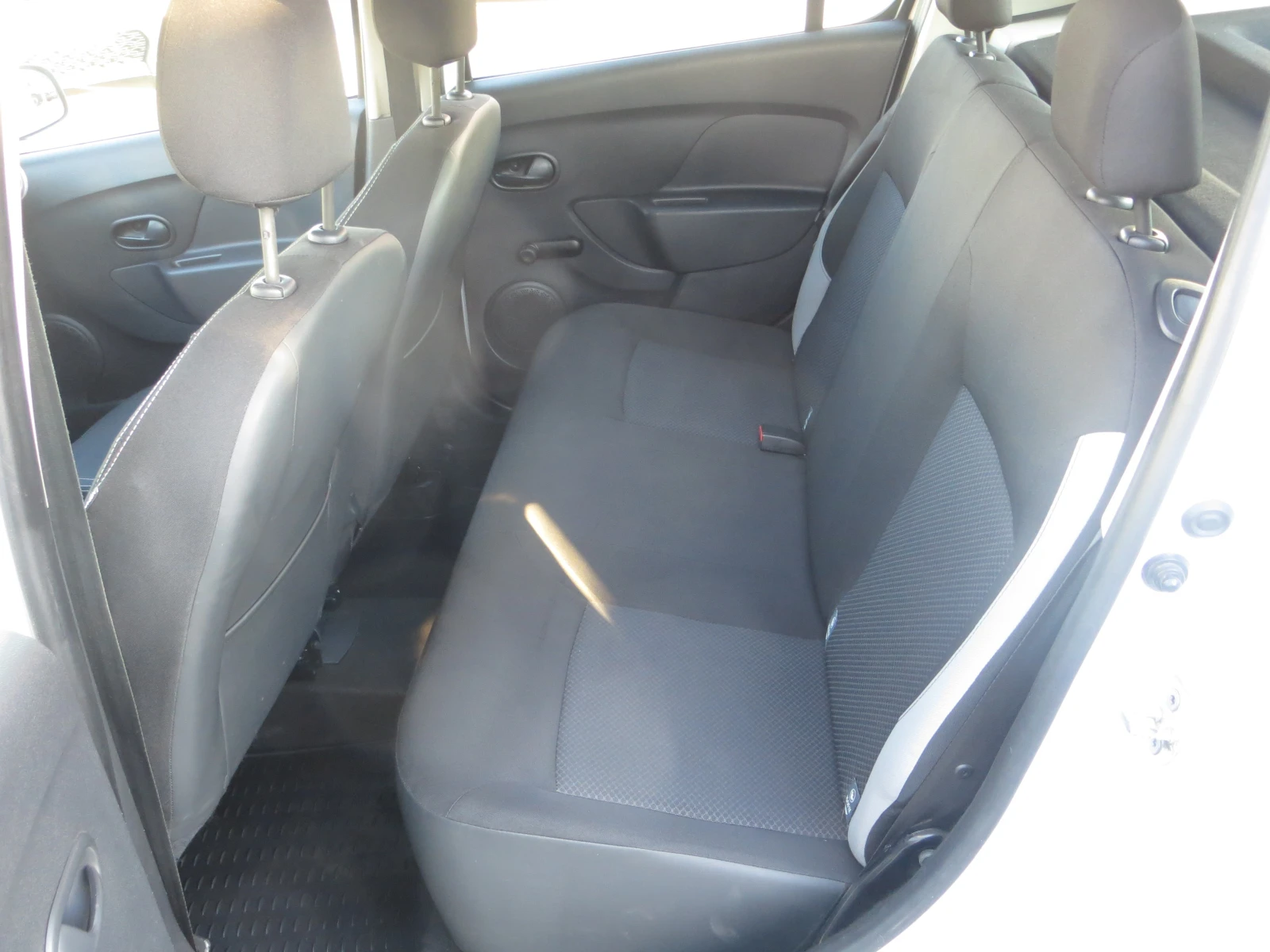 Dacia Sandero 1, 5 DCI N1, снимка 11 - Автомобили и джипове - 56311855