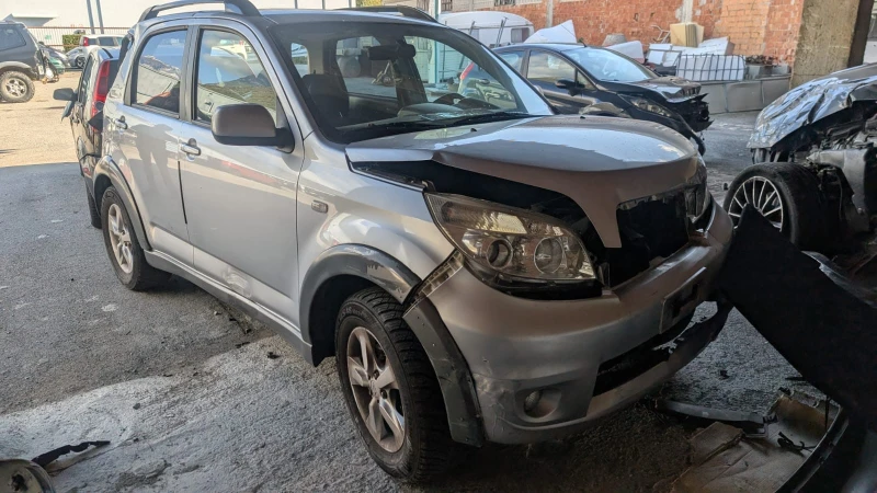 Daihatsu Terios 1.5i, снимка 2 - Автомобили и джипове - 52265866