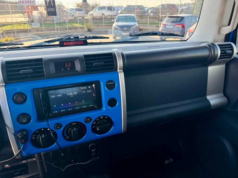 Toyota Fj cruiser 4WD/ АУТО/ ТЕГЛИЧ/ БЛОКАЖ НА ДИФЕРЕНЦИАЛА / GAZ, снимка 15 - Автомобили и джипове - 52613671