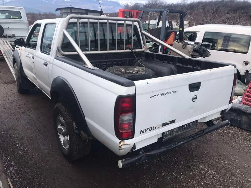 Nissan Navara 2.5di,NP300,4x4,Pickup,Ролбар, снимка 2 - Автомобили и джипове - 31732930