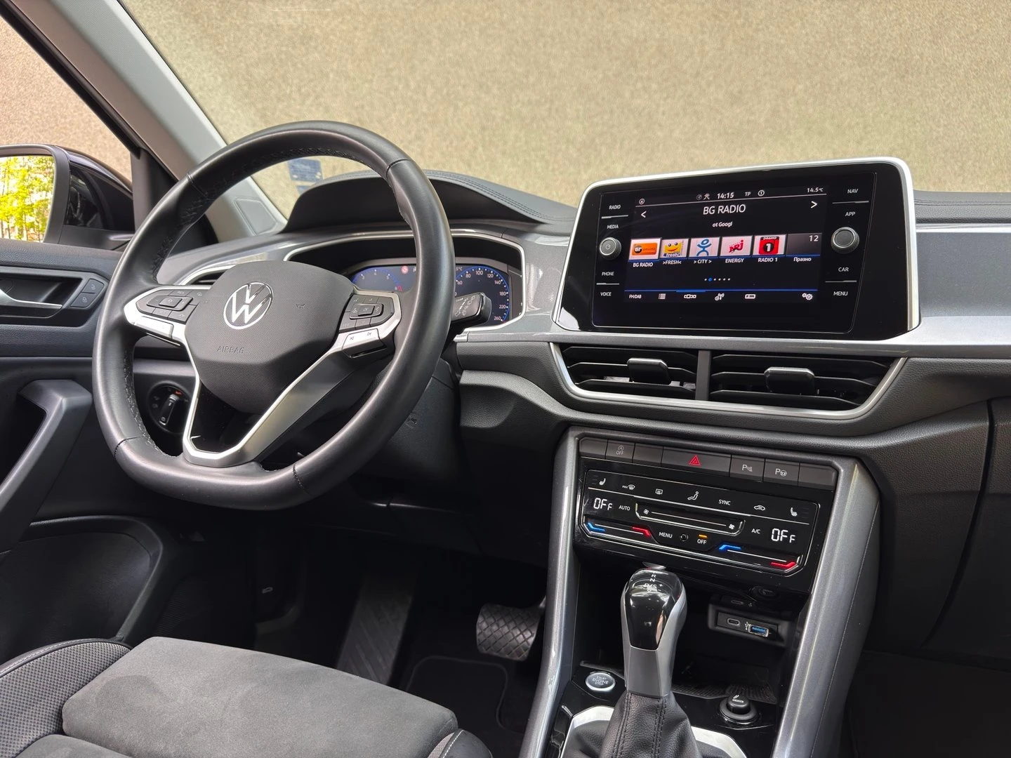 VW T-Roc, снимка 6 - Автомобили и джипове - 56269490
