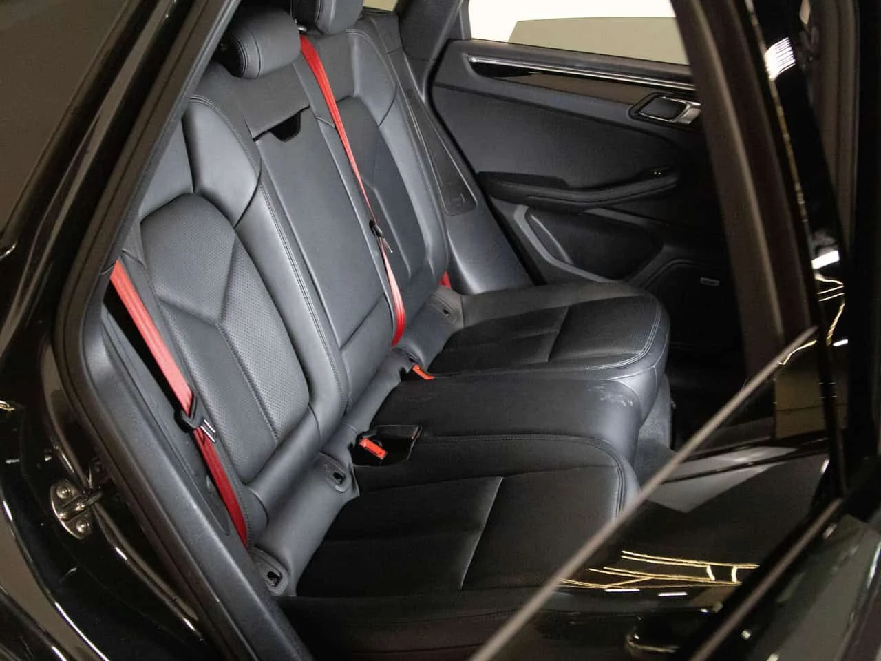 Porsche Macan * S | PREMIUM PLUS | 19" SPORT WHEELS * CARFAX, снимка 17 - Автомобили и джипове - 54783866