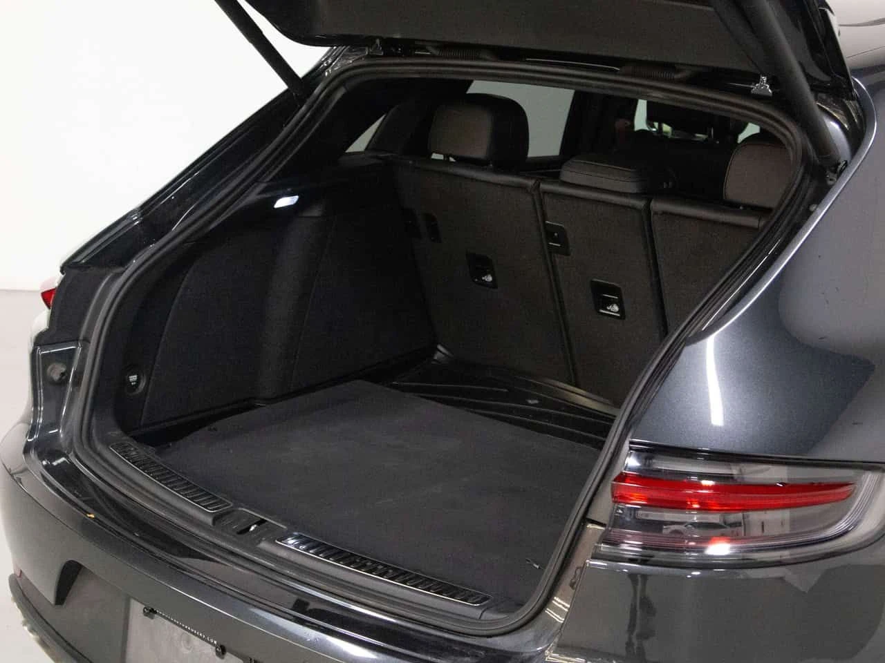 Porsche Macan * S | PREMIUM PLUS | 19" SPORT WHEELS * CARFAX, снимка 10 - Автомобили и джипове - 54783866