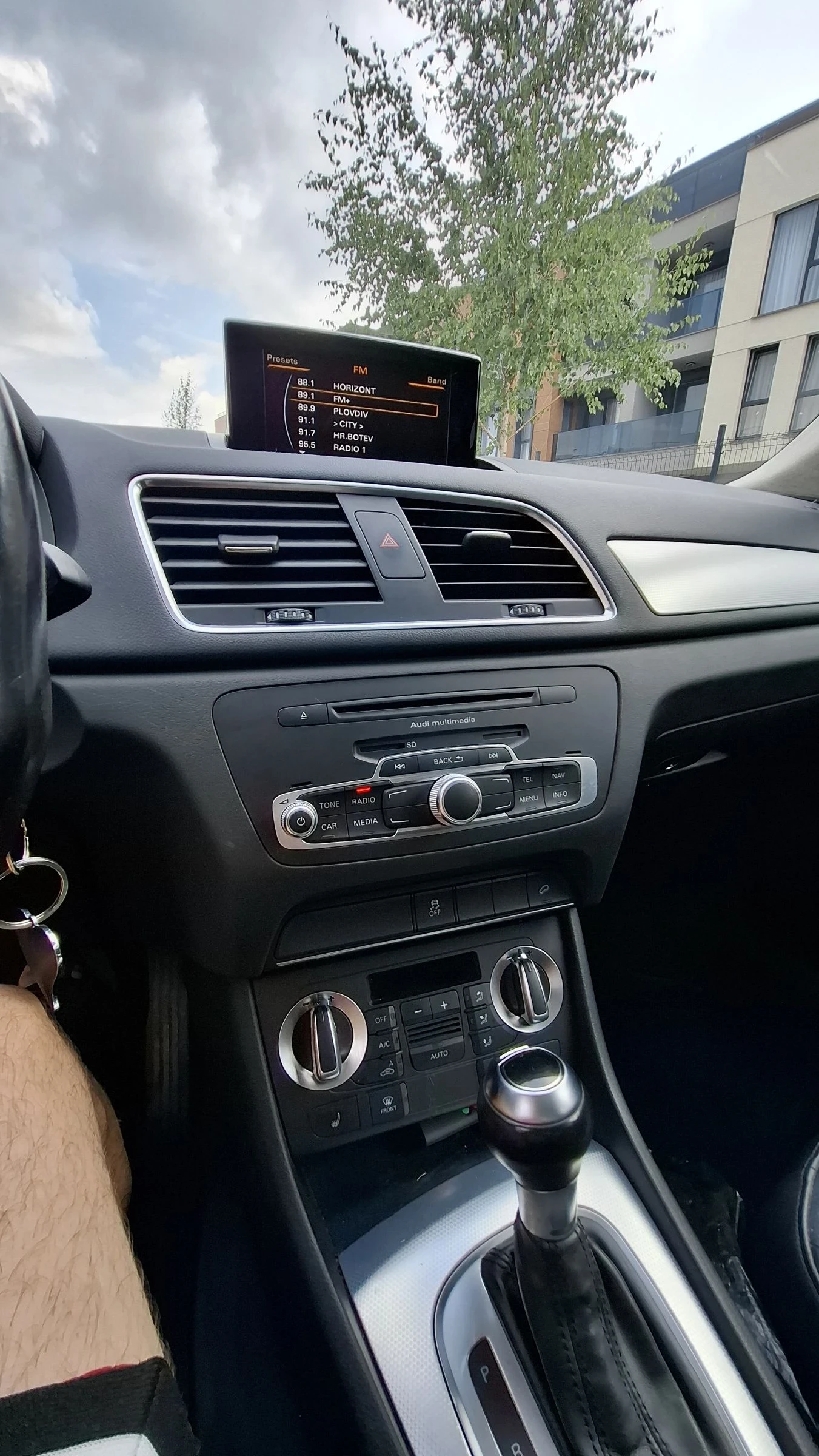 Audi Q3 2.0 TFSI, снимка 13 - Автомобили и джипове - 55061060