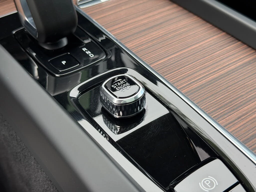 Volvo XC60 B6 Plus Dark Theme, снимка 14 - Автомобили и джипове - 56202737