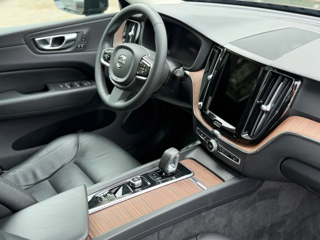 Volvo XC60 B6 Plus Dark Theme, снимка 10 - Автомобили и джипове - 56202737