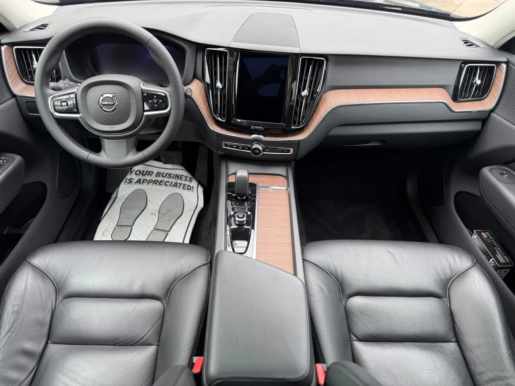 Volvo XC60 B6 Plus Dark Theme, снимка 12 - Автомобили и джипове - 56202737