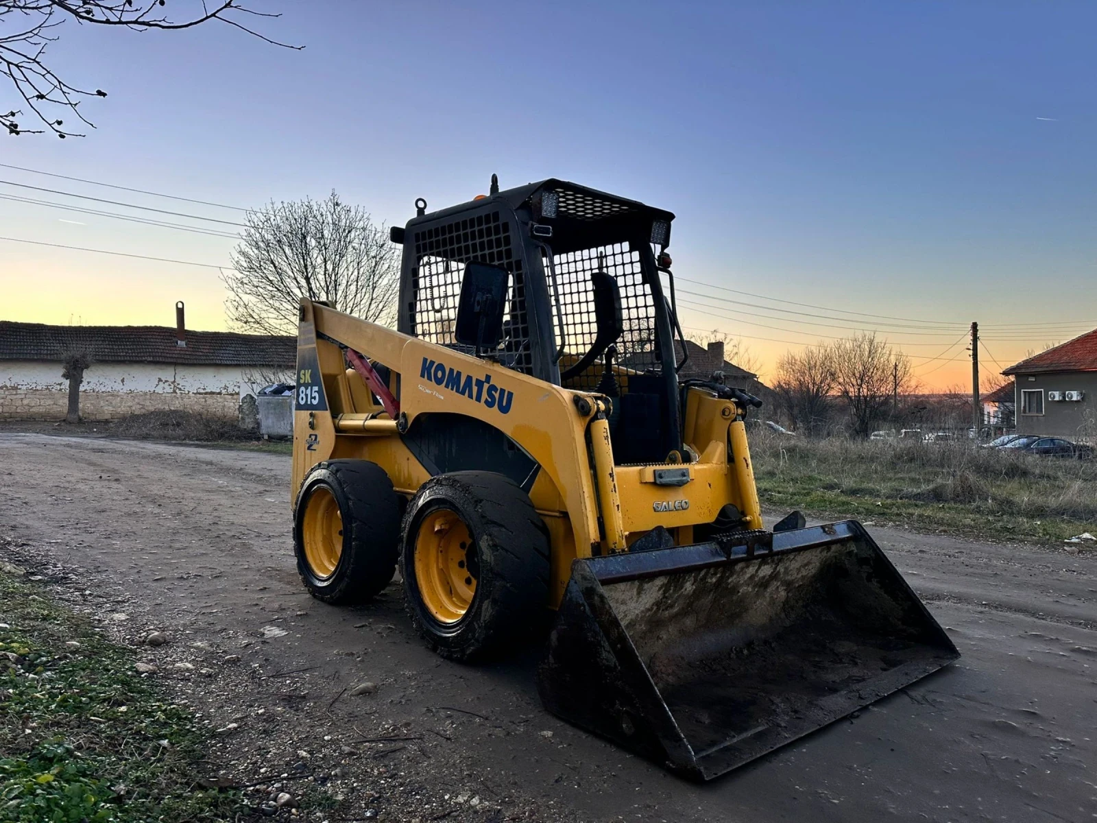 Мини челни товарачи Komatsu Sk815  - изображение 5