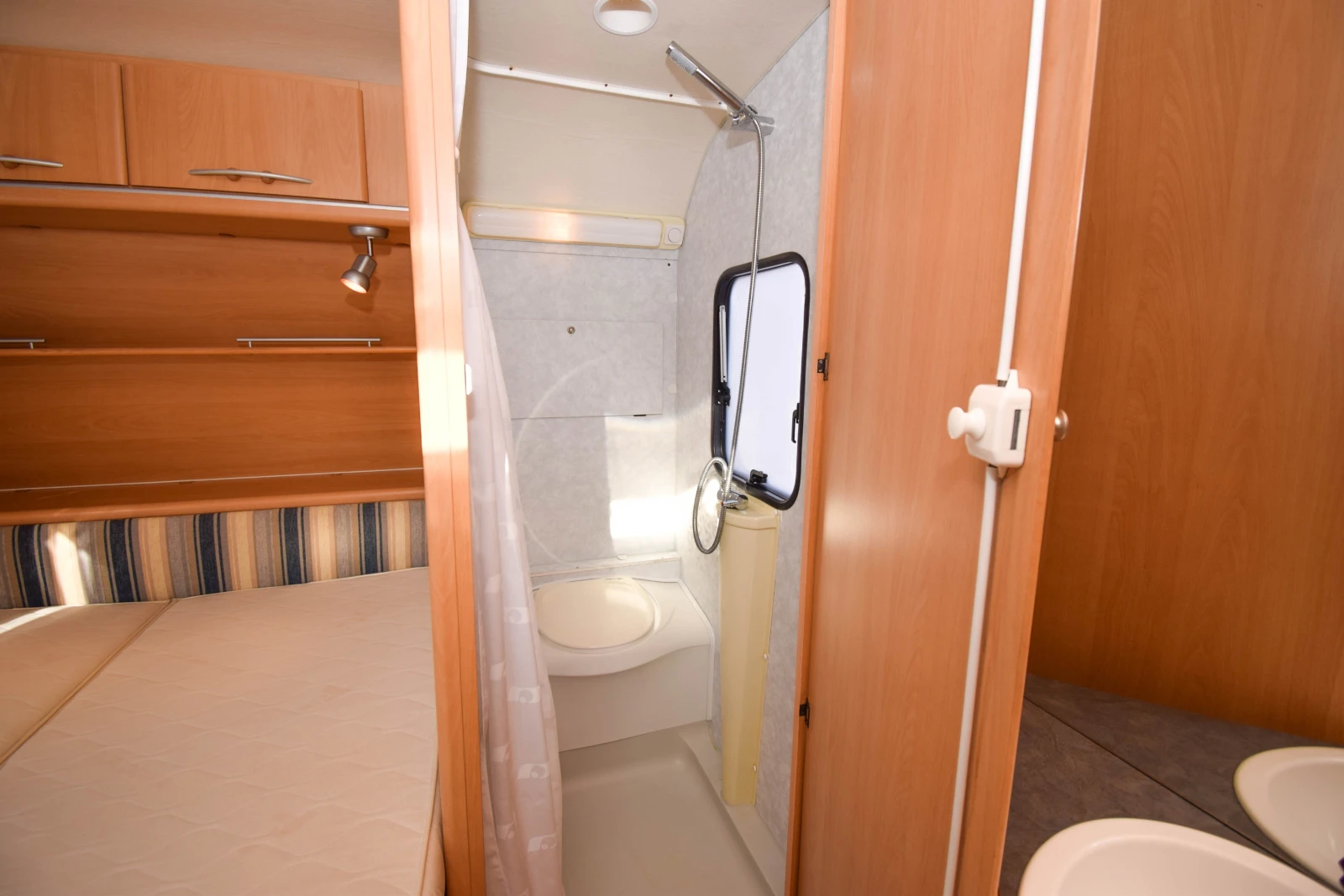 Каравана Adria Altea 432PX+ Форселт, снимка 15 - Каравани и кемпери - 54141213