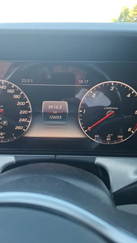 Mercedes-Benz E 220, снимка 11
