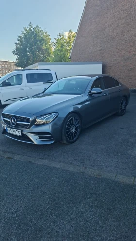 ������ Mercedes-Benz E 220