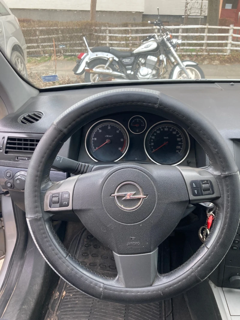 Opel Astra 1.7 CTDI, снимка 9 - Автомобили и джипове - 48368790