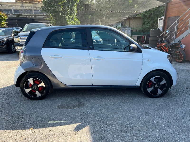 Smart Forfour EQ JBL LED Панорама Навигация Facelift , снимка 4 - Автомобили и джипове - 50540427