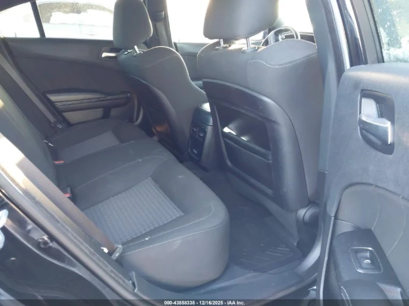 Dodge Charger 5.7L V-8 370HP Rear Wheel Drive, снимка 15 - Автомобили и джипове - 53214921
