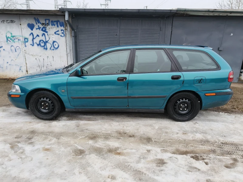 Volvo V40, снимка 2 - Автомобили и джипове - 53215875