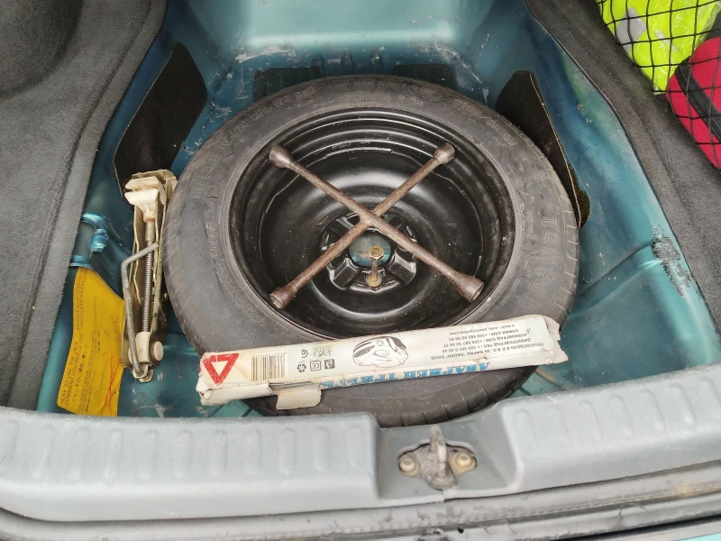 Volvo V40, снимка 8 - Автомобили и джипове - 53215875