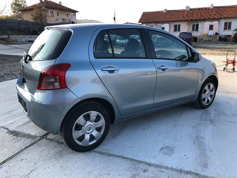 Toyota Yaris 1.0i, снимка 5 - Автомобили и джипове - 45090069