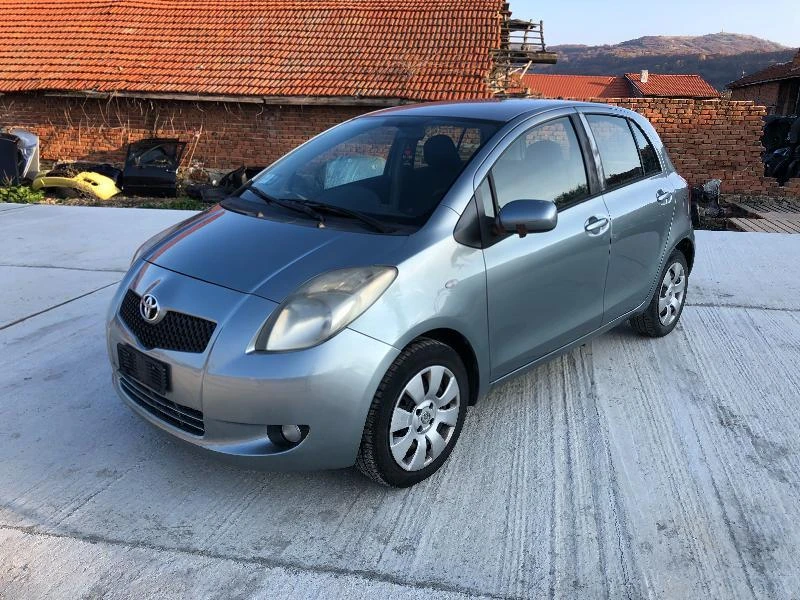 Toyota Yaris 1.0i, снимка 2 - Автомобили и джипове - 45090069