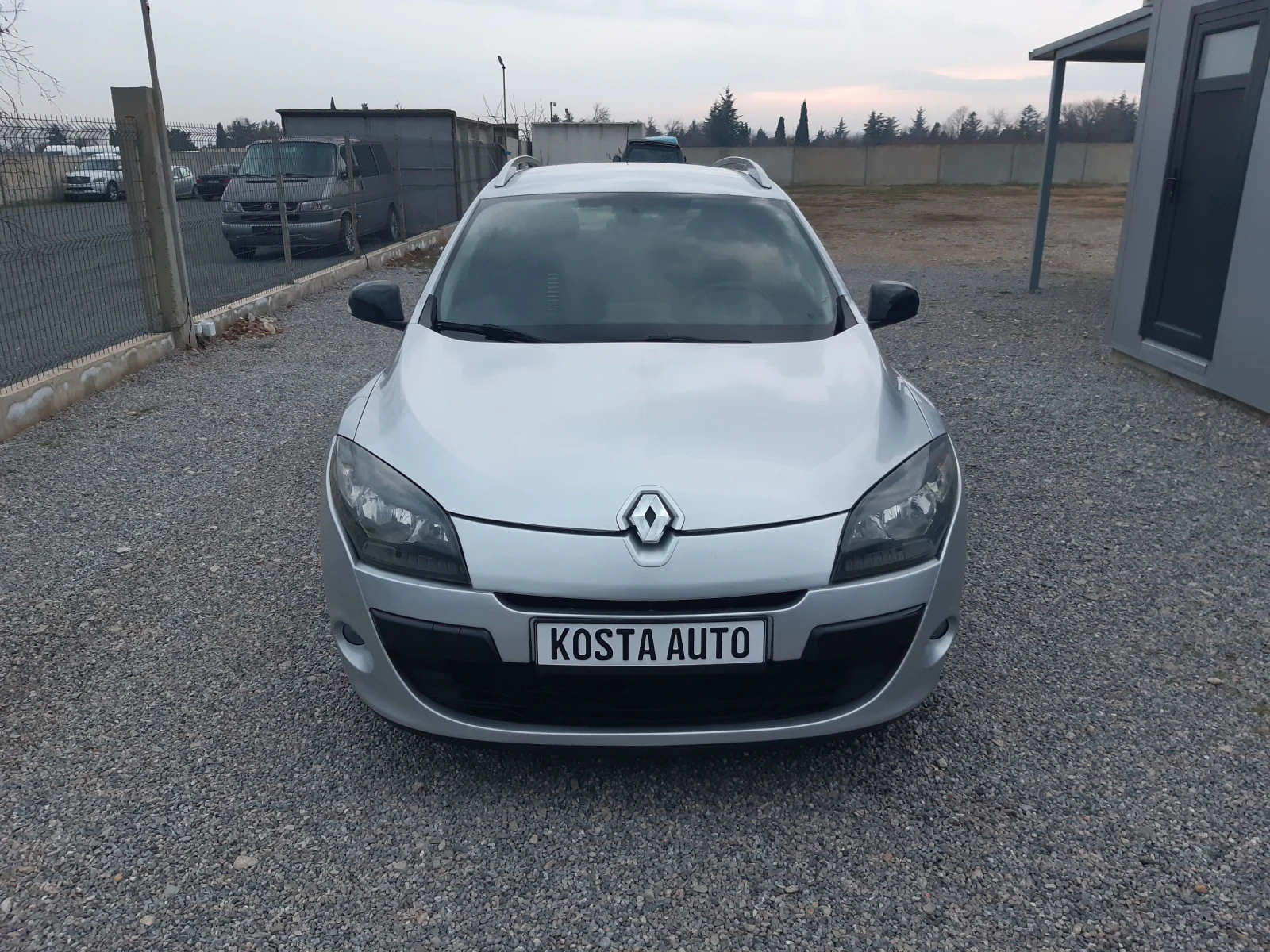 Renault Megane КАТО НОВ - изображение 2