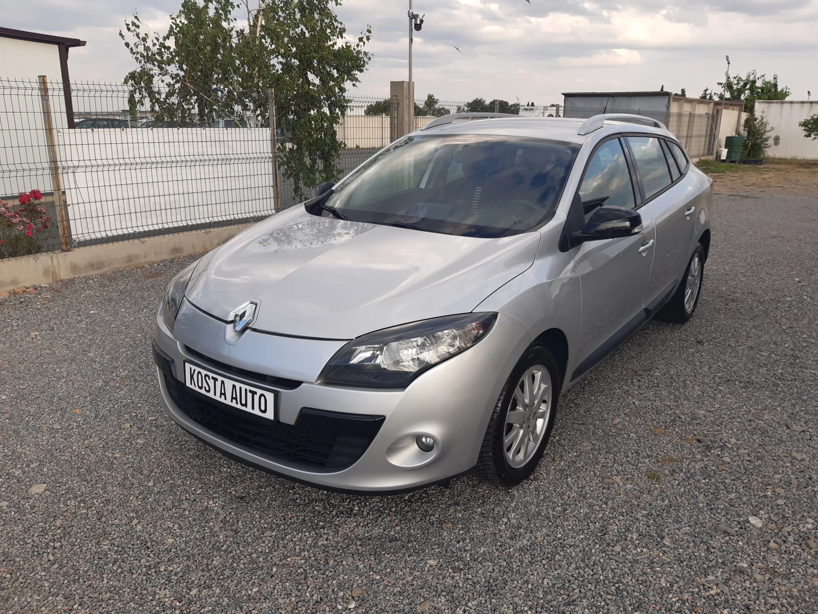 Renault Megane КАТО НОВ - изображение 9