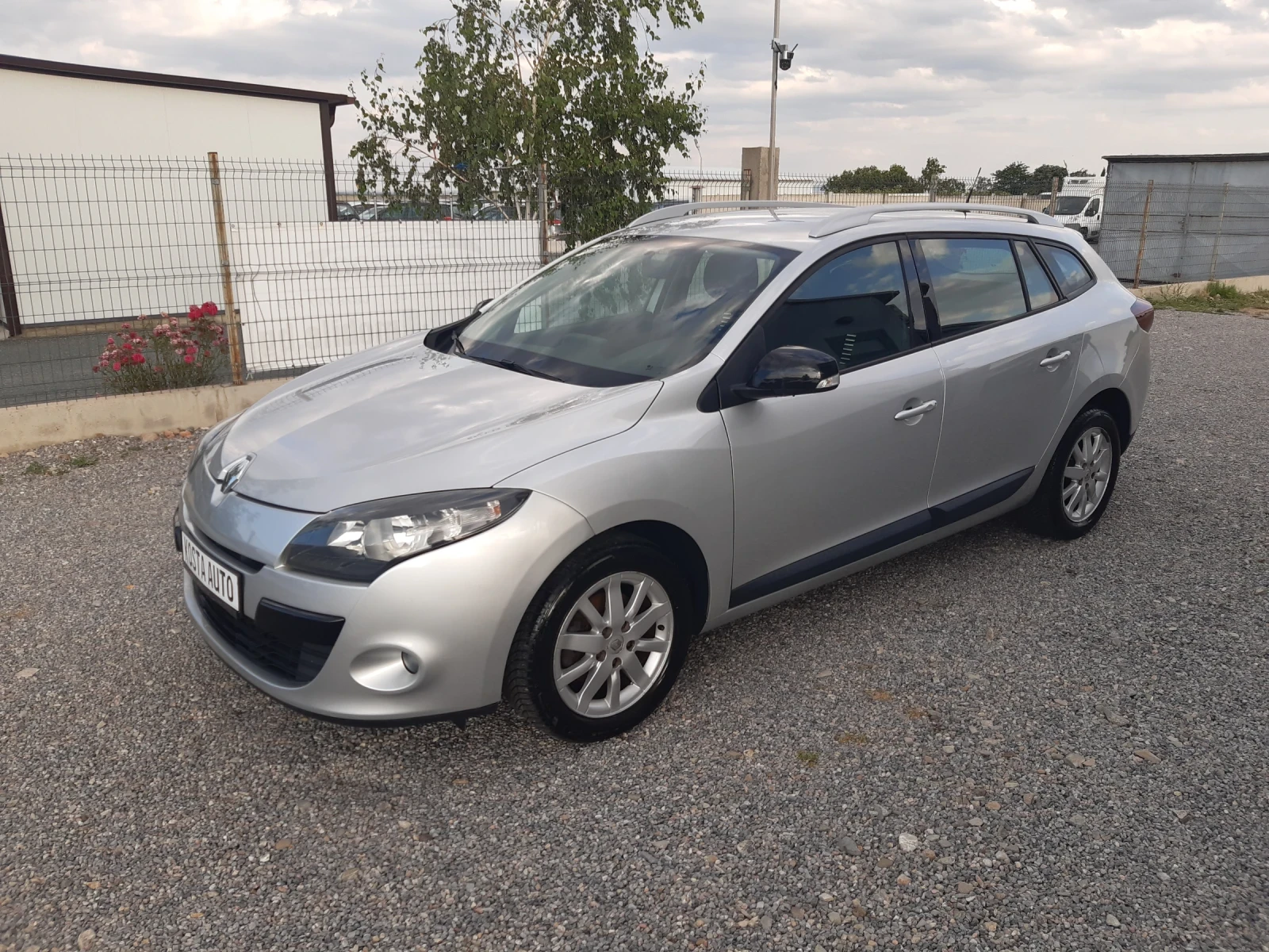 Renault Megane КАТО НОВ - изображение 8