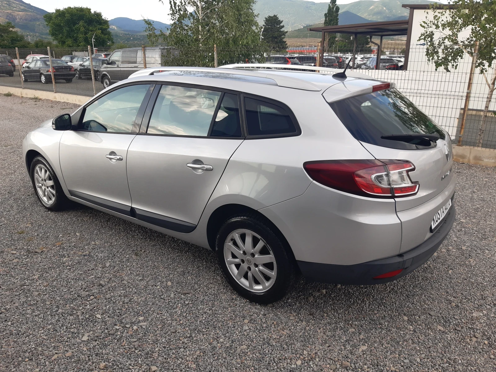 Renault Megane КАТО НОВ - изображение 7